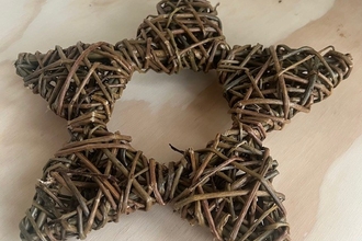 Star-shaped willow weaving