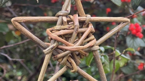 Star-shaped Christmas themed willow weaving