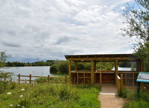 Wheelchair-accessible bird hide at Besthorpe